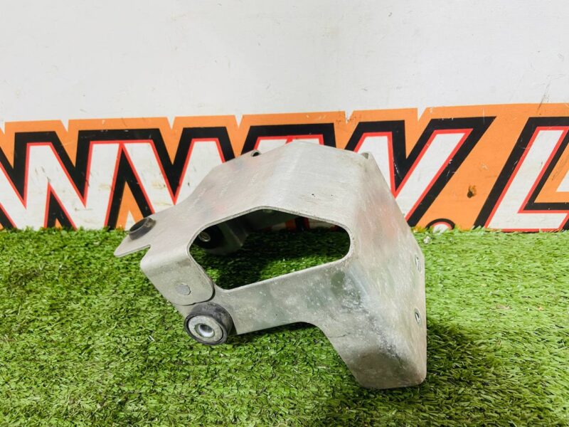 T4K9492 Horn bracket Jaguar I-Pace X590 (2018-) Used cost 14 € in stock 1 pcs.