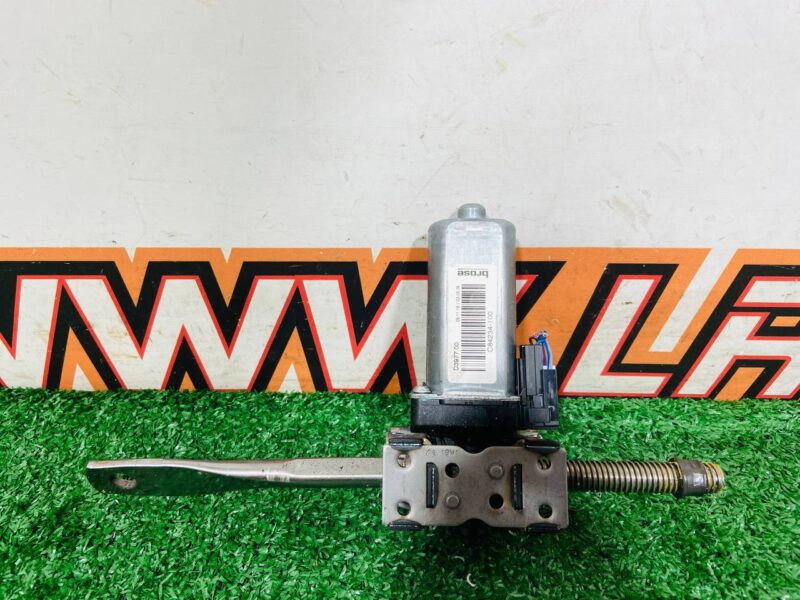 C84234100 Seat adjustment motor Range Rover Sport L494 (2014-2022) Used cost  € in stock 7 pcs.