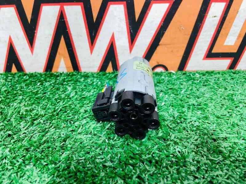 C90376101 Seat adjustment motor Range Rover Sport L494 (2014-2022) Used cost  € in stock 7 pcs.