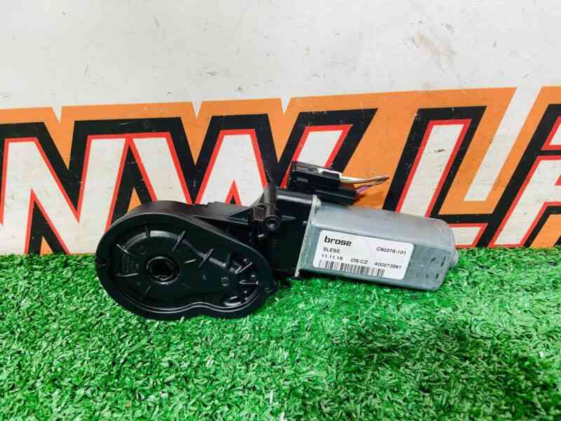 C90376101 Seat adjustment motor Range Rover Sport L494 (2014-2022) Used cost  € in stock 7 pcs.