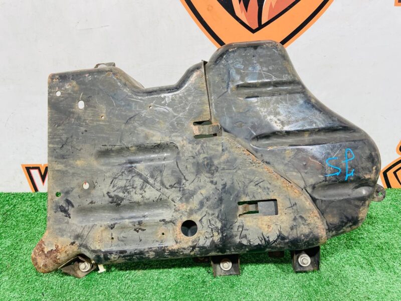 FPLA5J236AB Adblue Urea Tank Guard Land Rover Discovery 5 L462 (2017-) Used cost  € in stock 3 pcs.