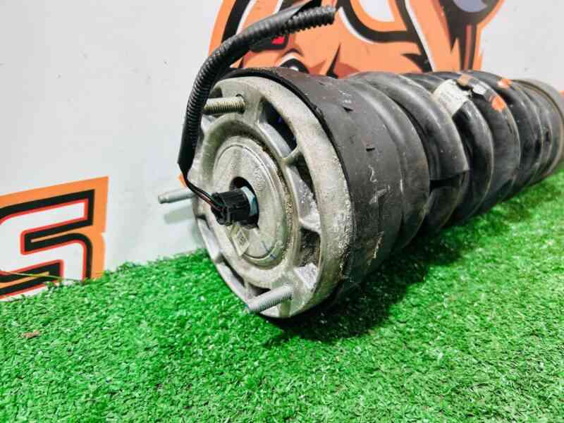 KK8M18B036AB Front left shock absorber with bracket Jaguar F-Pace X761 (2017-) Used cost  € in stock 1 pcs.
