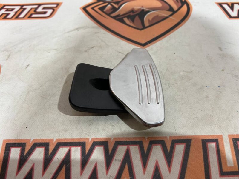 LR038916 Petal gearshift left RANGE ROVER VELAR (L560) Used cost 60 € in stock 1 pcs.