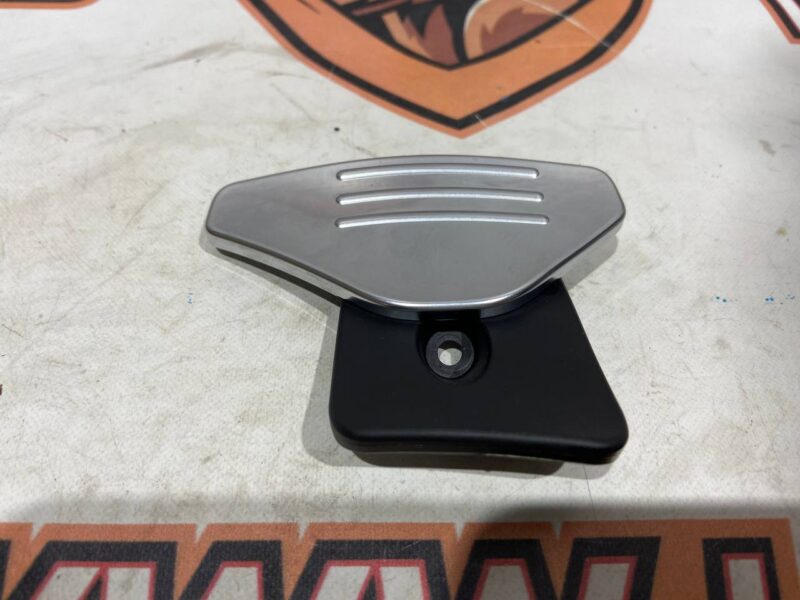 LR038916 Petal gearshift left RANGE ROVER VELAR (L560) Used cost 60 € in stock 1 pcs.