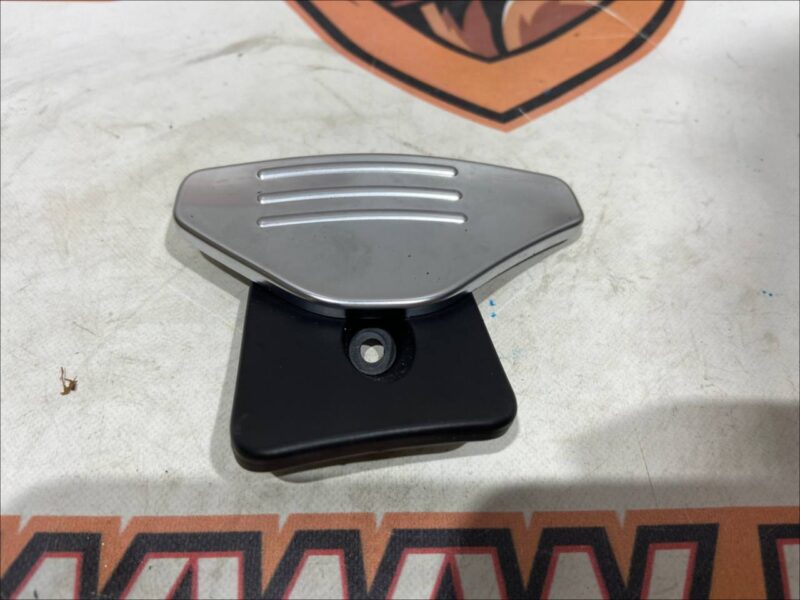 LR038920 Petal gearshift right RANGE ROVER VELAR (L560) Used cost 60 € in stock 1 pcs.