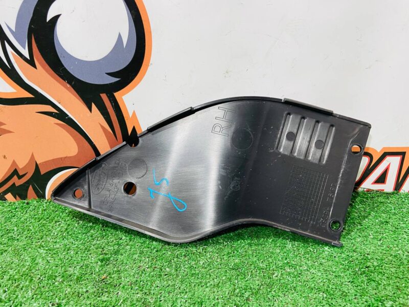 LR040701 Washer reservoir cover right Range Rover L405 (2013-2021) Used cost 10 € in stock 1 pcs.