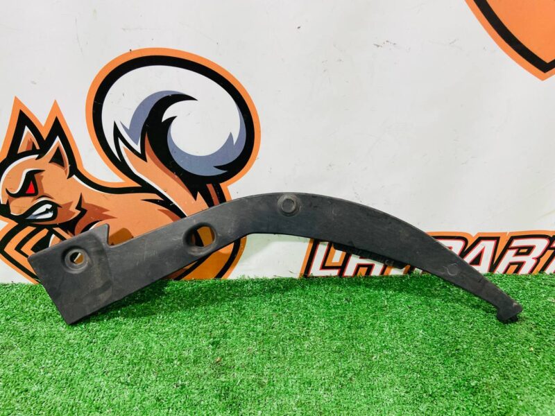 LR059976 Headlight cover left Range Rover L405 (2013-2021) Used cost 25 € in stock 1 pcs.