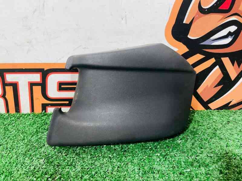LR061086 Seat belt guide left rear Range Rover L405 (2013-2021) Used cost 20 € in stock 5 pcs.