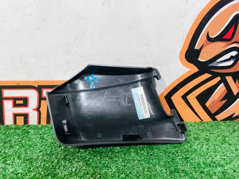 LR061086 Seat belt guide left rear Range Rover L405 (2013-2021) Used cost 20 € in stock 5 pcs.