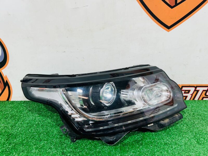LR067207 Headlight right Range Rover L405 (2013-2021) used cost 400 € in stock 3 pcs.