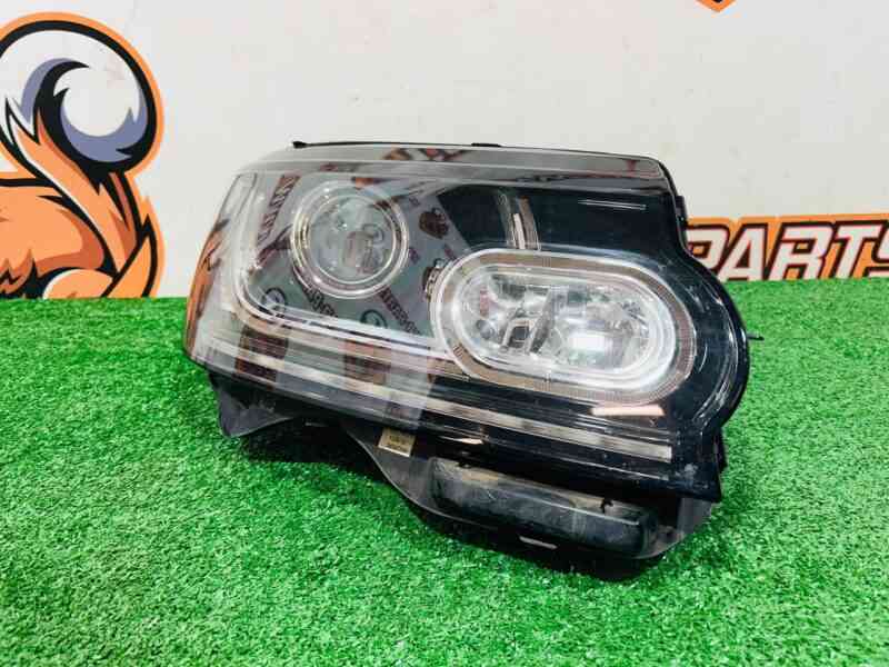 LR067207 Headlight right Range Rover L405 (2013-2021) used cost 400 € in stock 3 pcs.