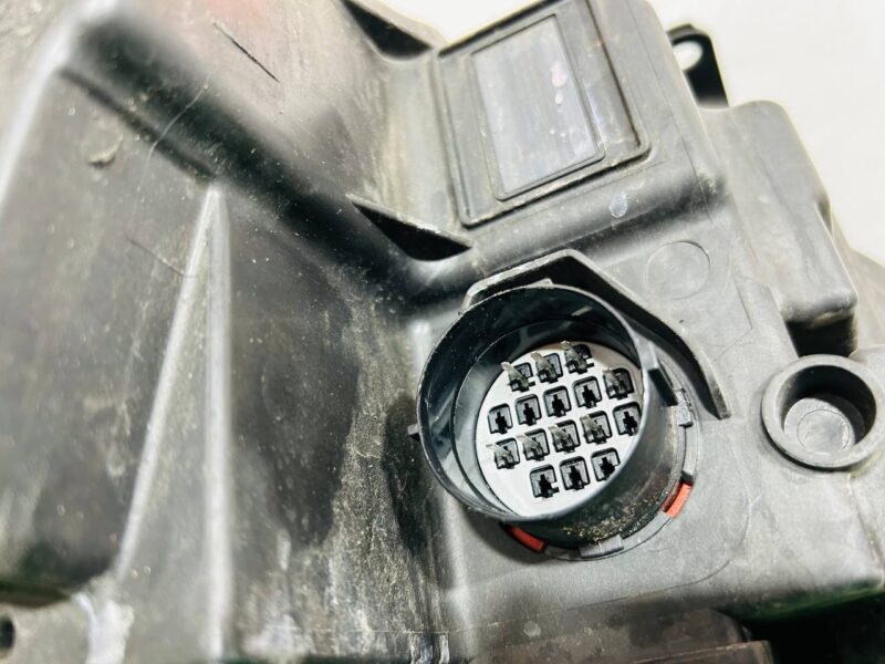 LR067216 Left headlight Range Rover L405 (2013-2021) used cost 400 € in stock 3 pcs.