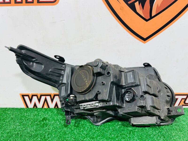 LR067216 Left headlight Range Rover L405 (2013-2021) used cost 400 € in stock 3 pcs.
