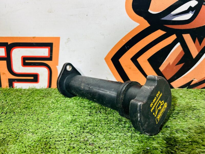 LR073644 Used JAGUAR E-PACE oil filler neck cost 35 € in stock 1 pcs.