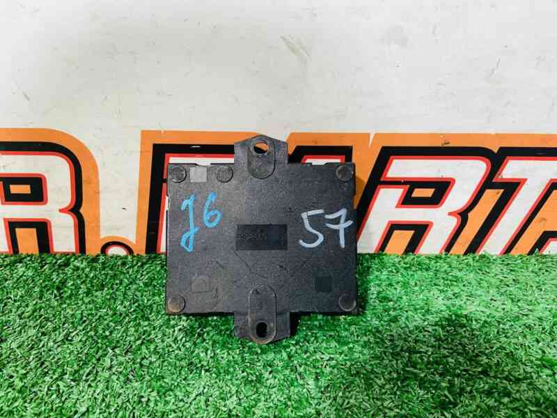 LR076839 Range Rover L405 (2013-2021) Boot Lid Control Unit Used cost 75 € in stock 1 pcs.