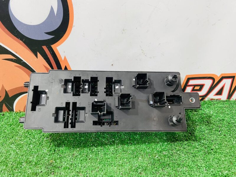 LR085480 Fuse Box Land Rover Discovery 5 L462 (2017-) Used cost 80 € in stock 1 pcs.