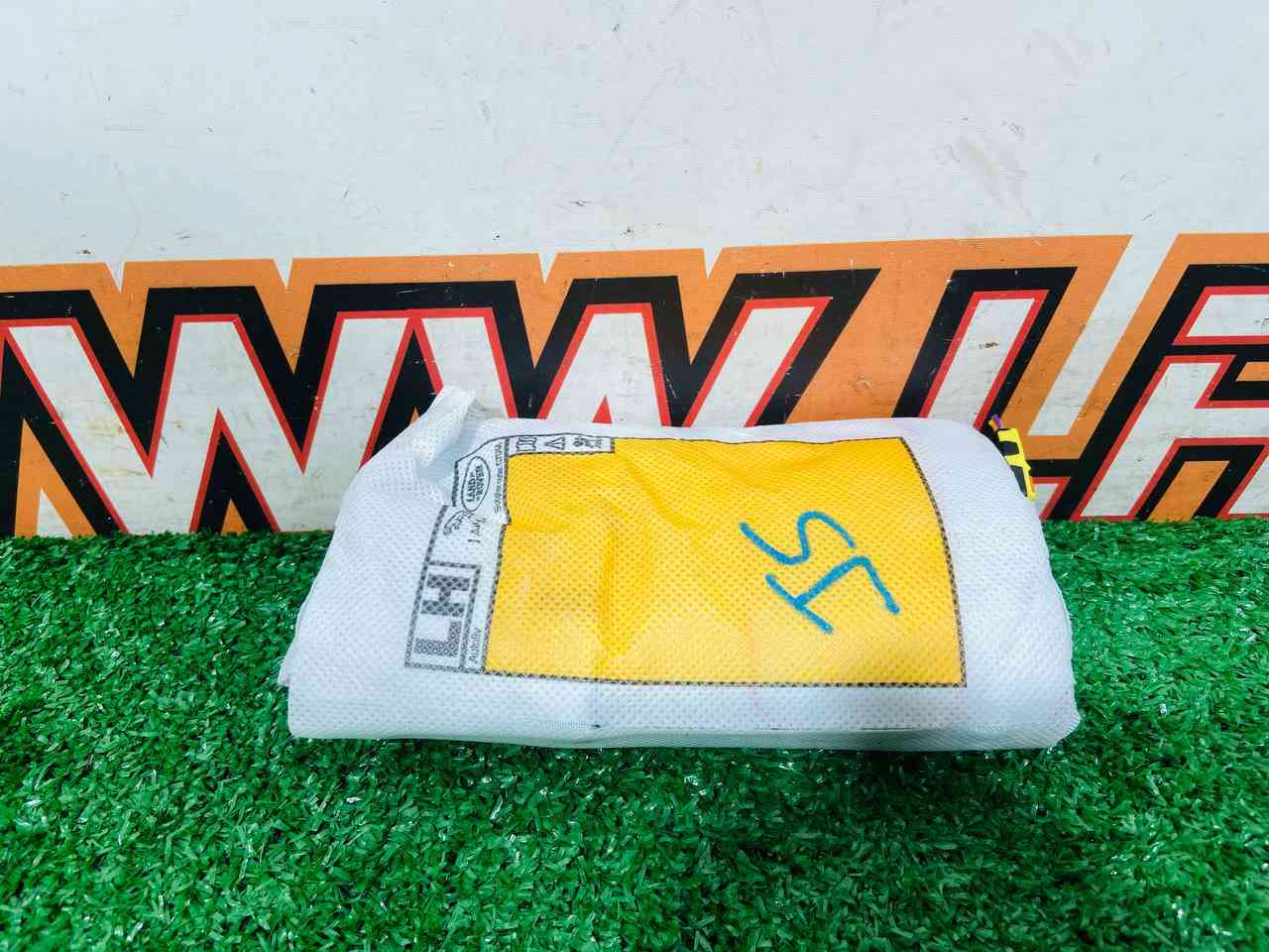 LR085979 Front left seat airbag Range Rover Sport L494 (2014-2022) Used cost 100 € in stock 1 pcs.