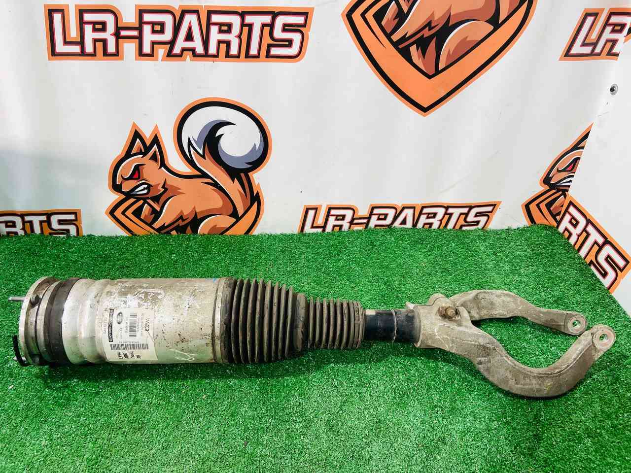 LR087083KIT Front right shock absorber with bracket Range Rover Sport L494 (2014-2022) Used cost € in stock 1 pcs.