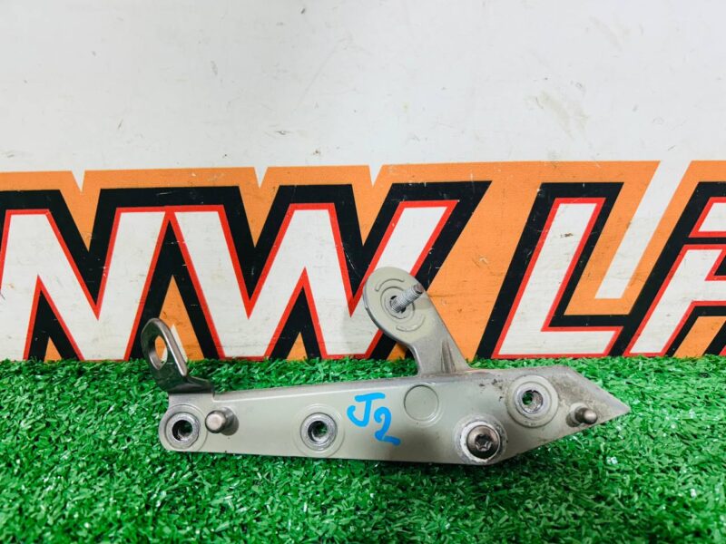 LR091700 Right fender mounting bracket Range Rover Velar L560 (2018-) USED - Image 14