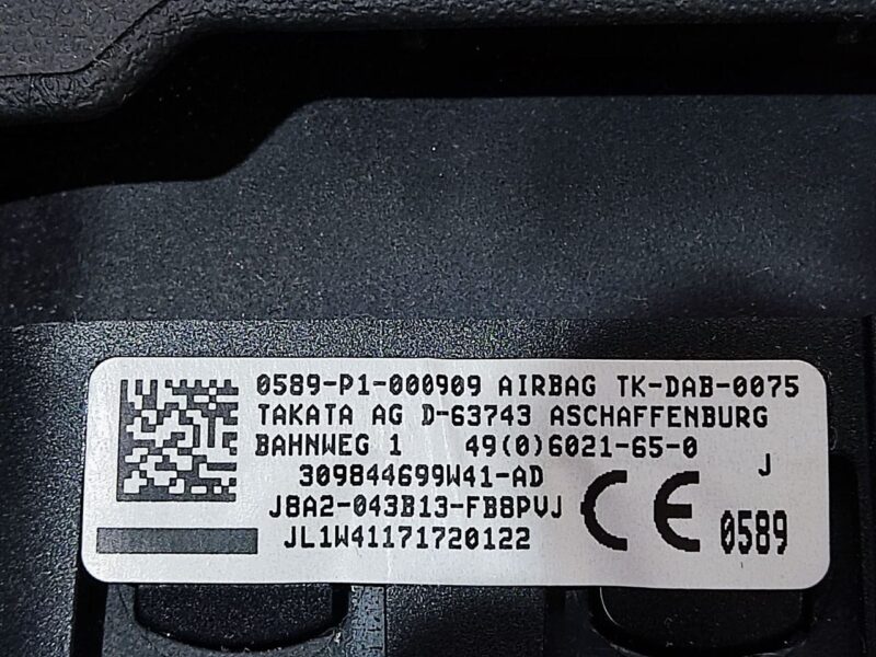 LR091983 Airbag in steering wheel Range Rover Velar L560 (2018-) Used cost 215 € in stock 2 pcs.