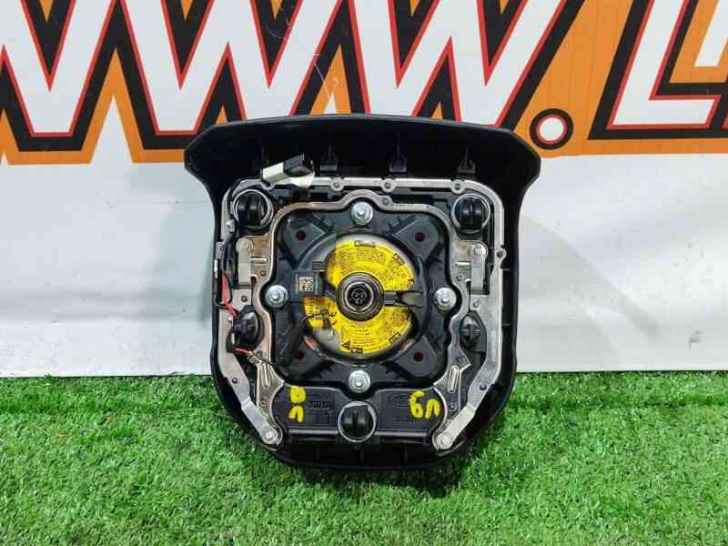 LR091983 Airbag in steering wheel Range Rover Velar L560 (2018-) Used cost 215 € in stock 2 pcs.