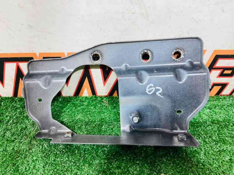 LR092010 Front right upper wing bracket Range Rover Velar L560 (2018-) Used cost 38 € in stock 2 pcs.