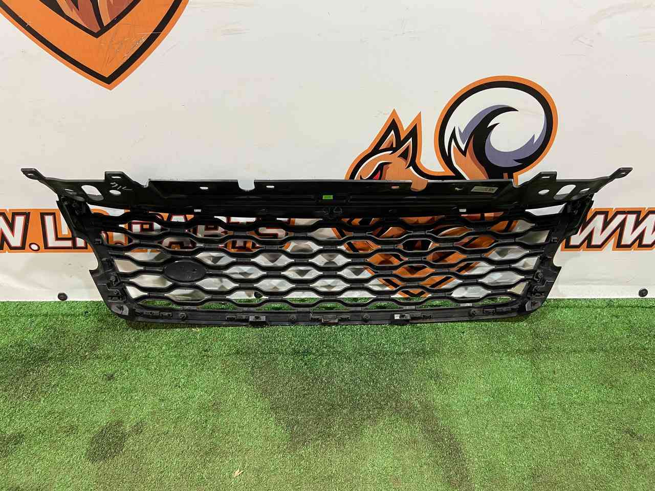 LR092629 Radiator grille black/dark Atlas Range Rover Velar L560 (2018-) Used cost 293 € in stock 1 pcs.