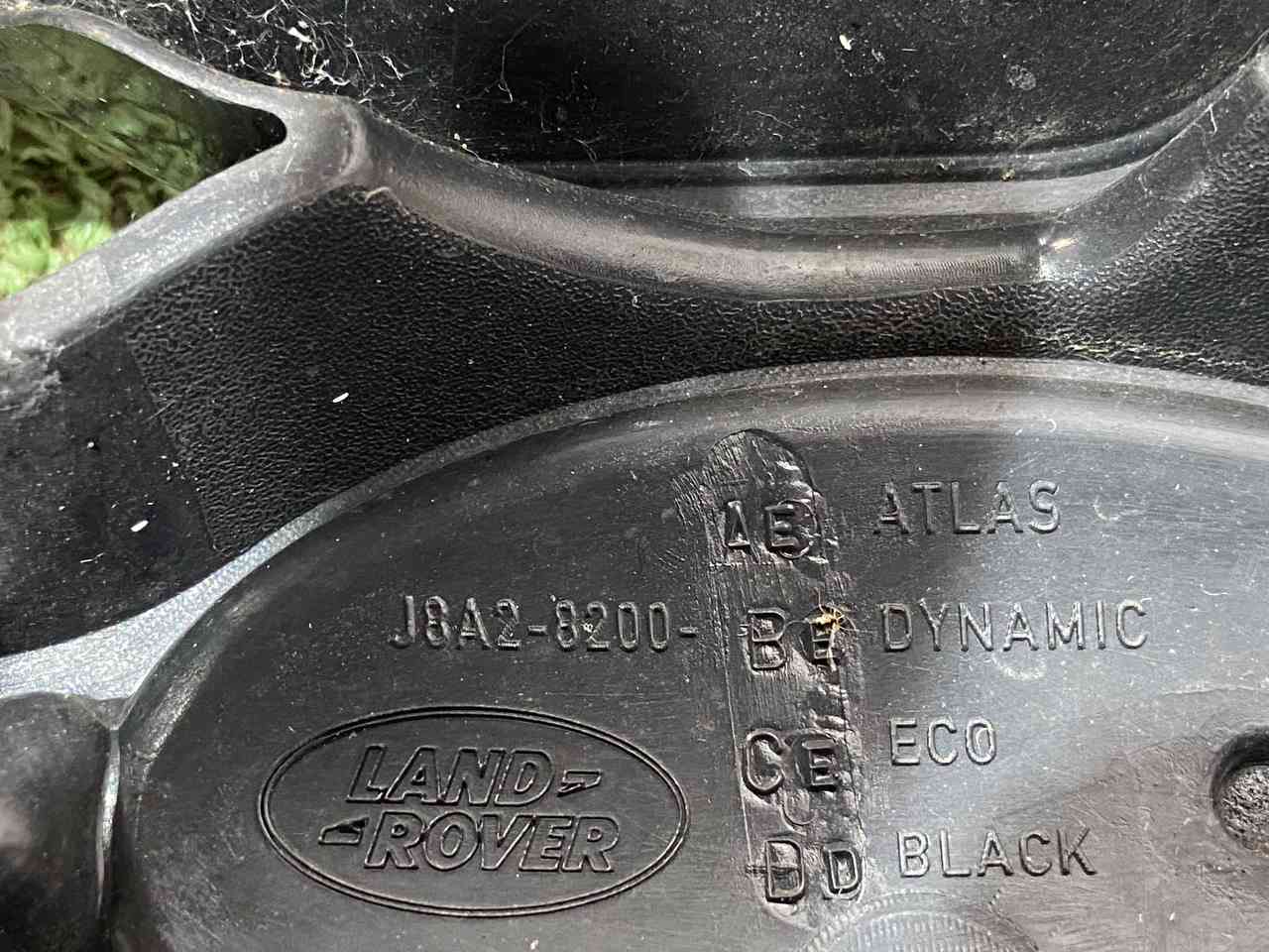 LR092629 Radiator grille black/dark Atlas Range Rover Velar L560 (2018-) Used cost 293 € in stock 1 pcs.