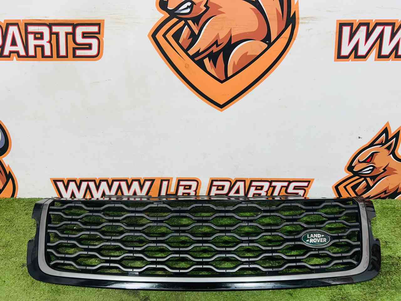LR092629 Radiator grille black/dark Atlas Range Rover Velar L560 (2018-) Used cost 293 € in stock 1 pcs.