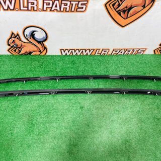 LR092794KIT Roof rails set Range Rover Velar L560 (2018-) Used cost  € in stock 1 pcs.