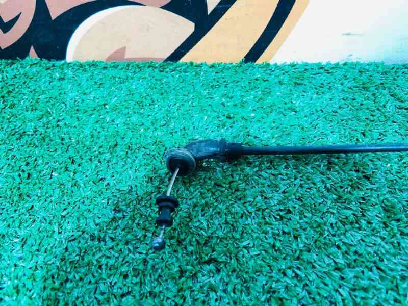 LR093230 Range Rover Velar L560 (2018-) Hood Cable Used cost 25 € in stock 2 pcs.