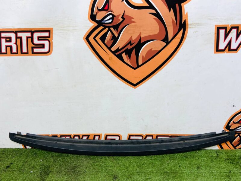 LR093596 Rear Bumper Insert Range Rover Velar L560 (2018-) Used cost 85 € in stock 1 pcs.