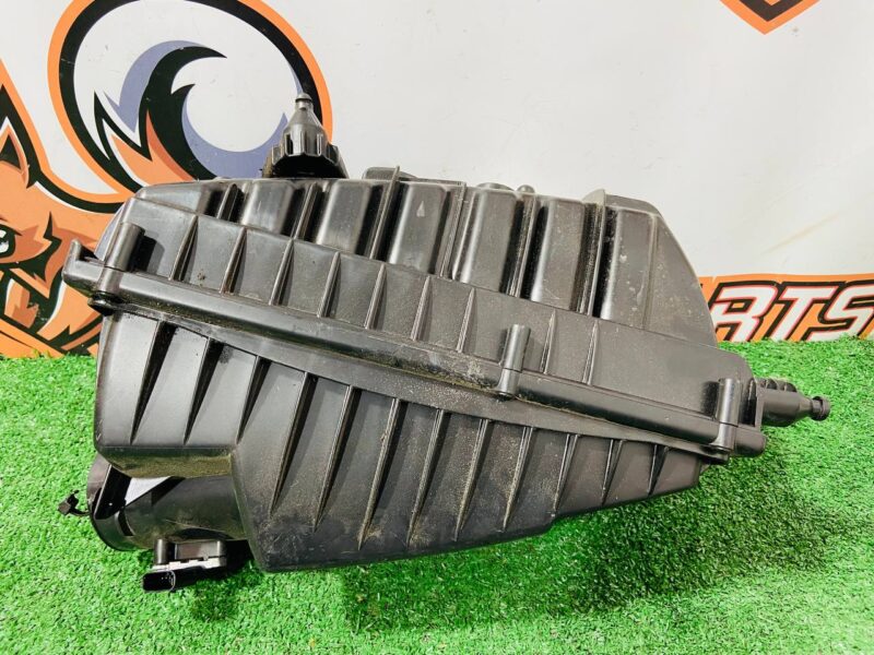 LR095790 Air filter housing left Range Rover L405 (2013-2021) Used cost 200 € in stock 3 pcs.