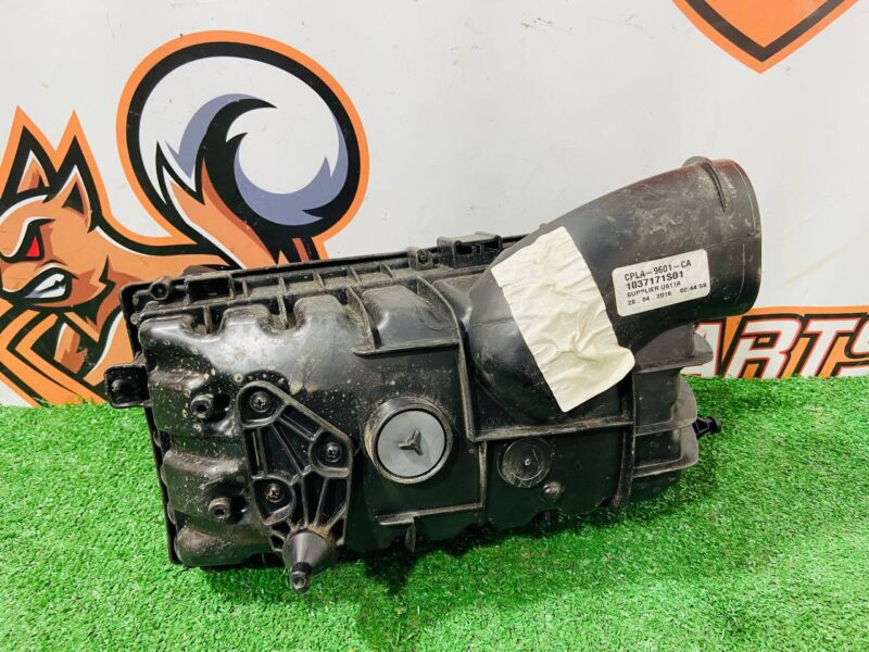 LR095790 Air filter housing left Range Rover L405 (2013-2021) Used - Image 12