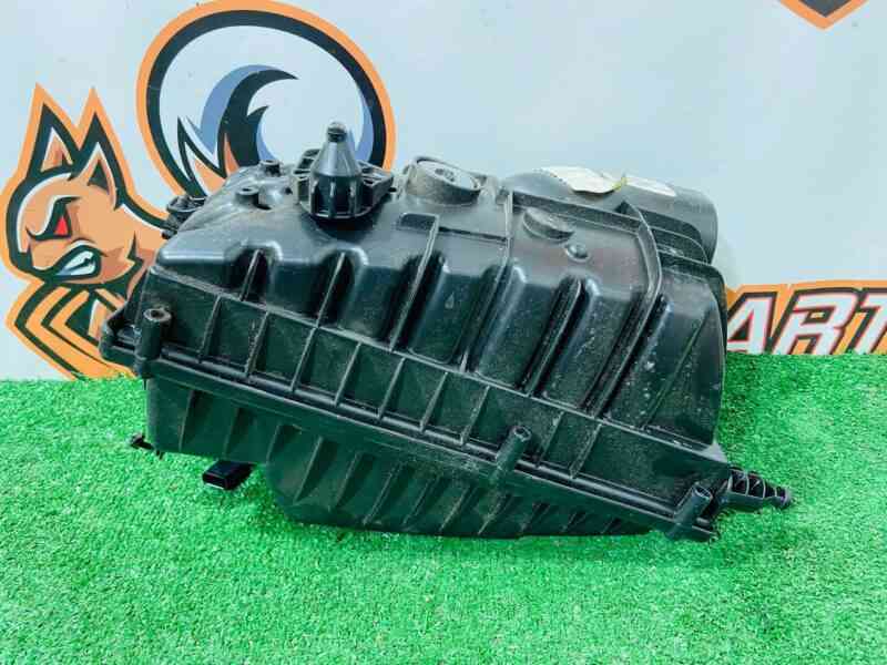 LR095790 Air filter housing left Range Rover L405 (2013-2021) Used - Image 13
