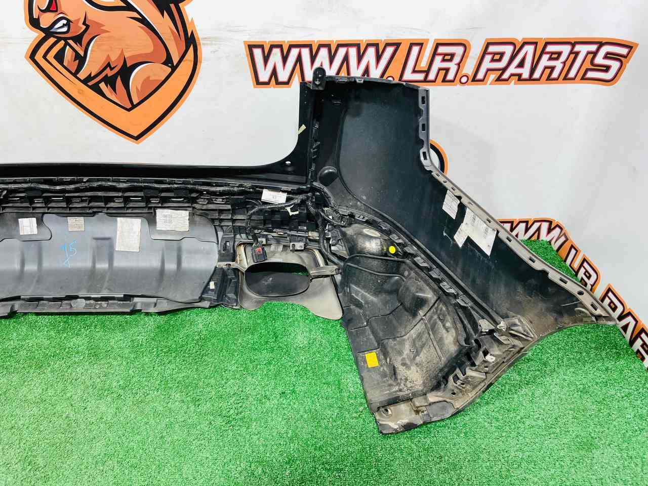 LR098889 Rear bumper 2018- complete assembly set Range Rover Sport L494 (2014-2022) Used - Image 49