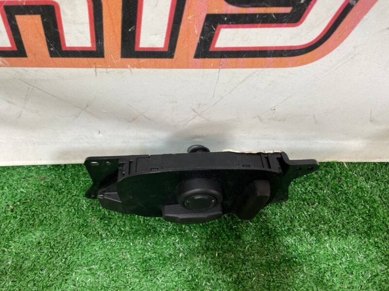 LR099164 Electric seat adjustment switch left Range Rover Sport L494 (2014-2022) Used cost  € in stock 2 pcs.