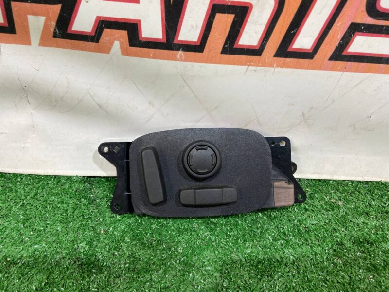LR099165 Electric seat adjustment switch right Range Rover Sport L494 (2014-2022) Used cost  € in stock 2 pcs.