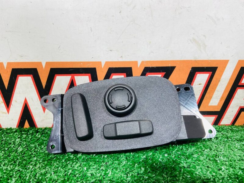LR099165 Electric seat adjustment switch right Range Rover Sport L494 (2014-2022) Used cost  € in stock 2 pcs.