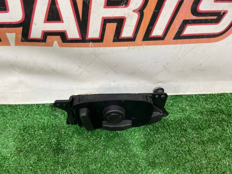 LR099165 Electric seat adjustment switch right Range Rover Sport L494 (2014-2022) Used cost  € in stock 2 pcs.