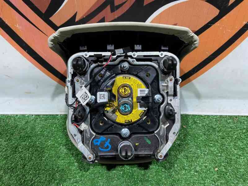 LR101336 Airbag in steering wheel Range Rover Sport L494 (2014-2022) Used cost 200 € in stock 1 pcs.