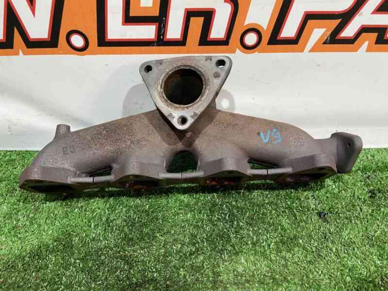 LR104016 Exhaust manifold 2.0TD Range Rover Velar L560 (2018-) Used cost 150 € in stock 1 pcs.