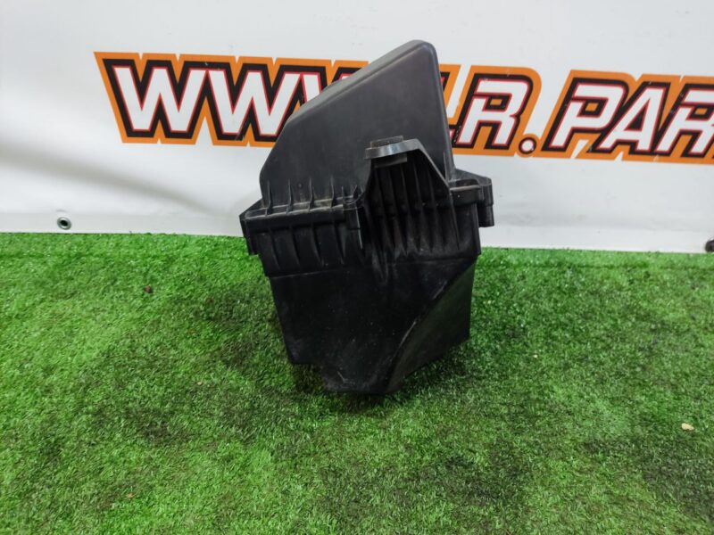 LR105962 Range Rover Velar L560 Air Filter Housing (2018-) Used cost 200 € in stock 3 pcs.