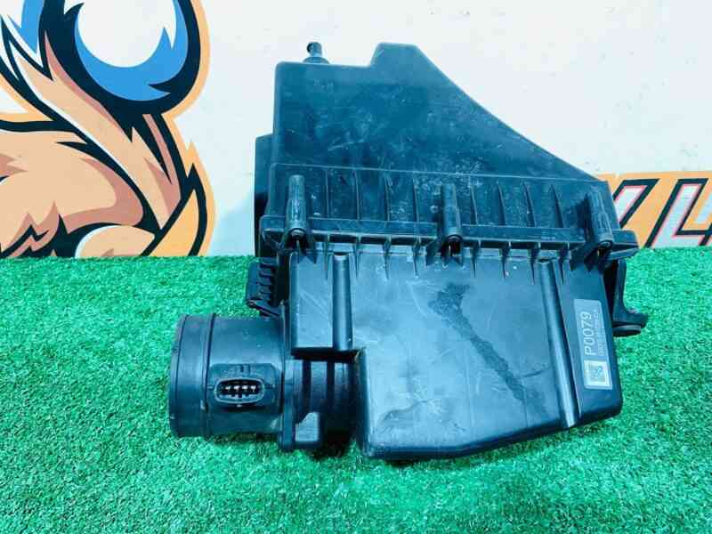 LR105962 Range Rover Velar L560 Air Filter Housing (2018-) Used cost 200 € in stock 3 pcs.