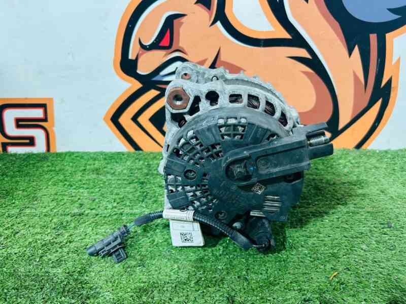 LR105985 Generator 2.0D 2.0IE Range Rover Velar L560 (2018-) Used - Image 35