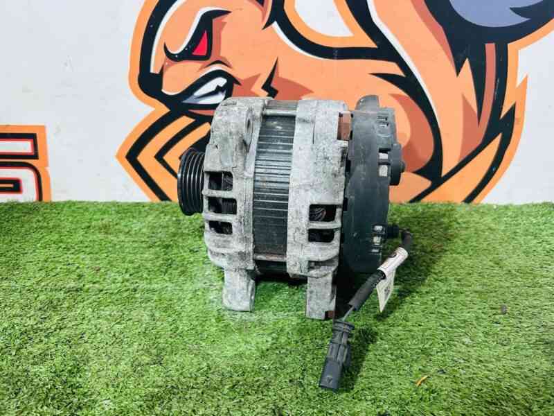 LR105985 Generator 2.0D 2.0IE Range Rover Velar L560 (2018-) Used - Image 36