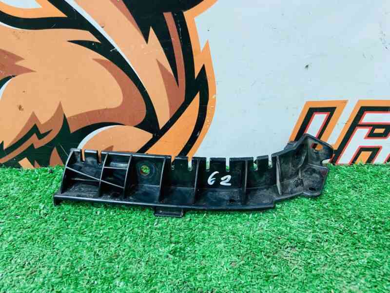 LR109393 Rear bumper mounting bracket, right upper Range Rover Velar L560 (2018-) Used - Image 12