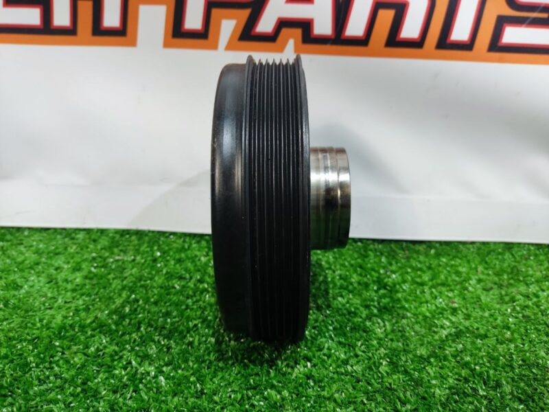 LR113860 Crankshaft pulley with damper 2.0D 2.0IE Range Rover Velar L560 (2018-) Used cost 100 € in stock 1 pcs.
