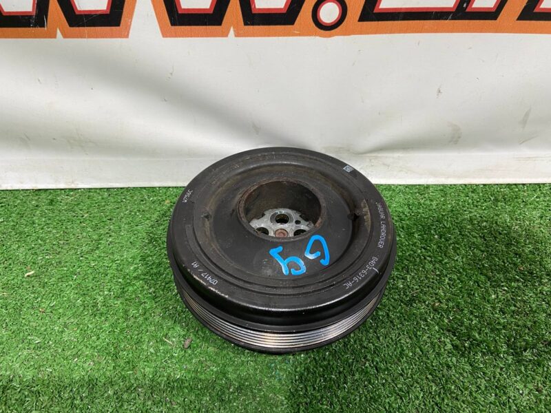 LR113860 Crankshaft pulley with damper 2.0D 2.0IE Range Rover Velar L560 (2018-) Used - Image 21