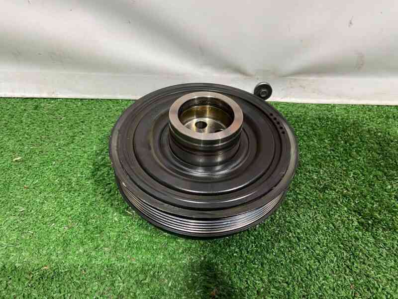 LR113860 Crankshaft pulley with damper 2.0D 2.0IE Range Rover Velar L560 (2018-) Used - Image 22